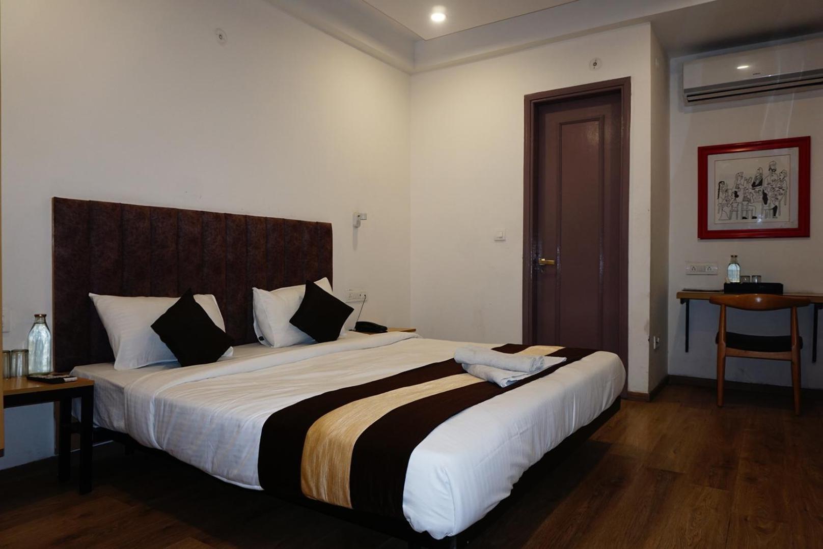Tipsyy Inn 018 Gurgaon Zewnętrze zdjęcie