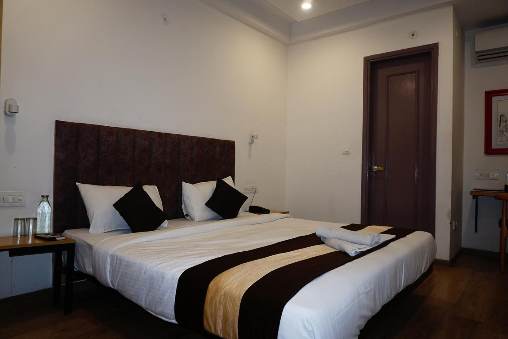 Tipsyy Inn 018 Gurgaon Zewnętrze zdjęcie