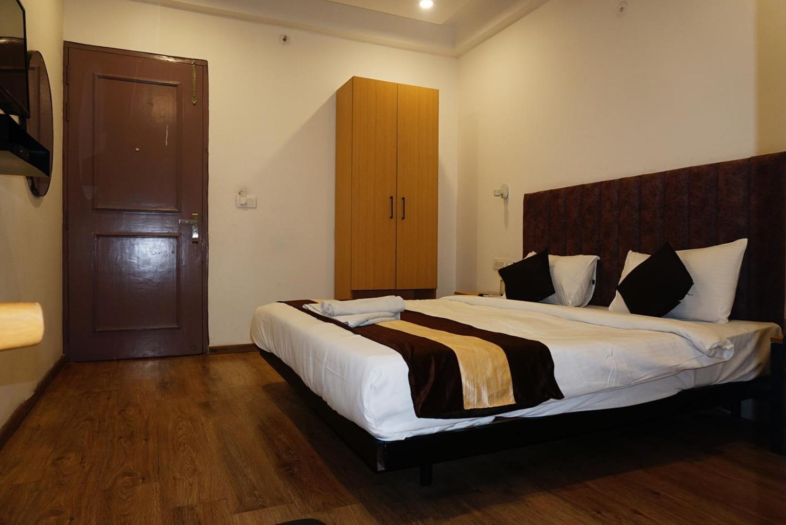 Tipsyy Inn 018 Gurgaon Zewnętrze zdjęcie