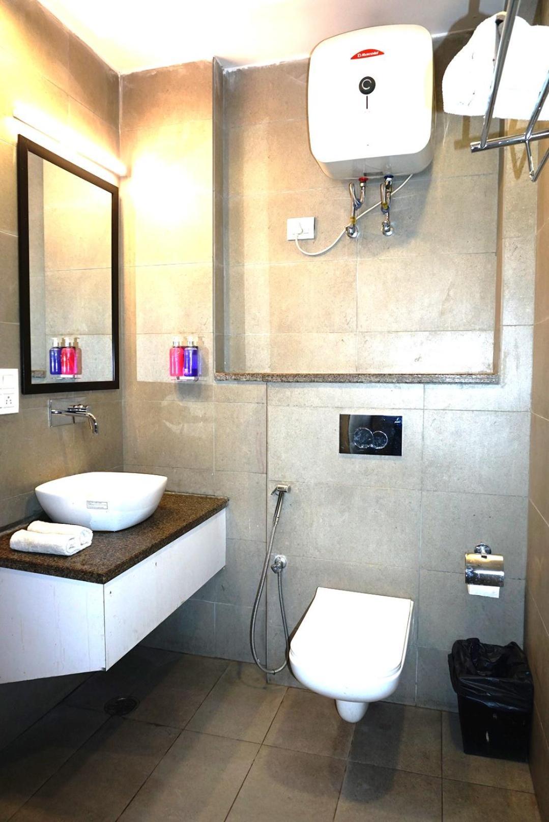 Tipsyy Inn 018 Gurgaon Zewnętrze zdjęcie